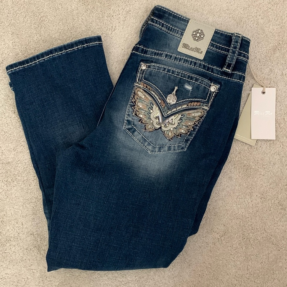 NWT Miss Me Mid Rise Capri Jeans